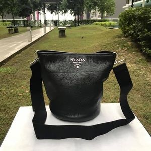 Authentic Prada Bucket Bag Vit Daino Leather